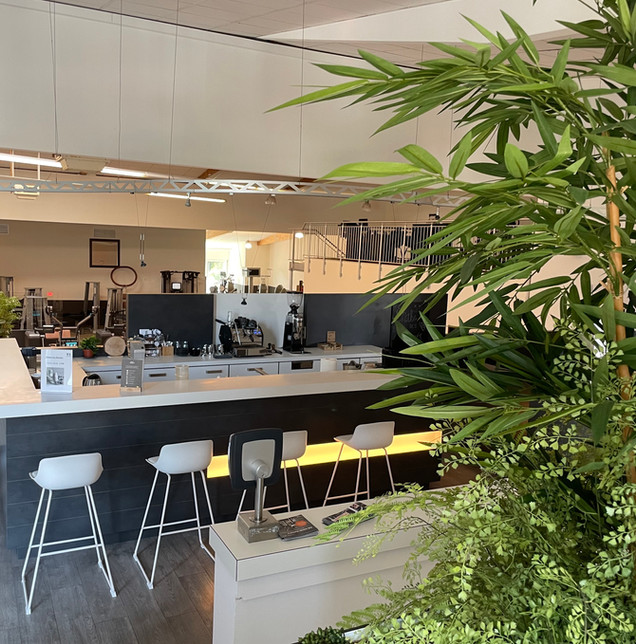 Theke im Loungebereich des T1 Gesundheitszentrums