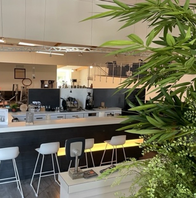 Theke im Loungebereich des T1 Gesundheitszentrums